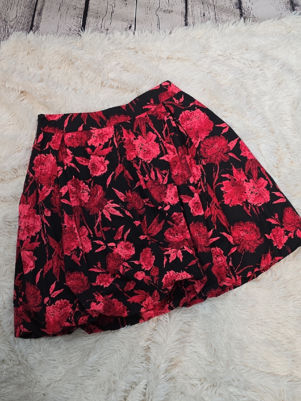 New York & Company Black Skater Skirt with Red Floral Print Size 8